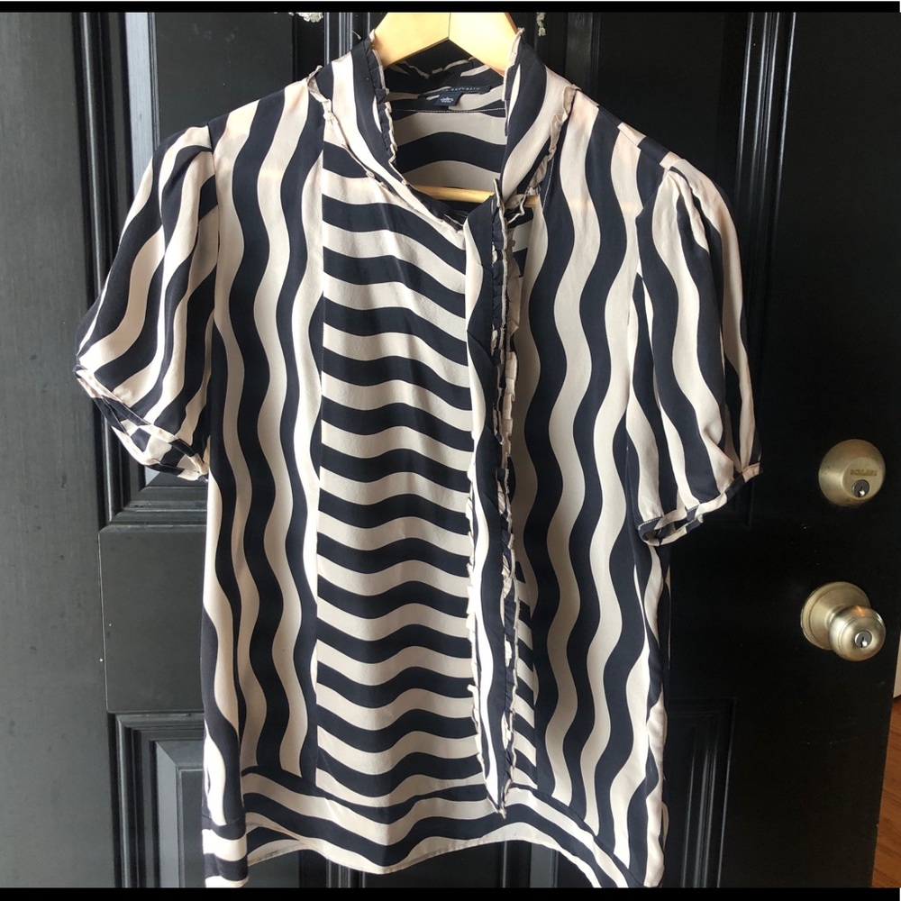 Banana Republic Short Sleeve 100% Silk Blo…